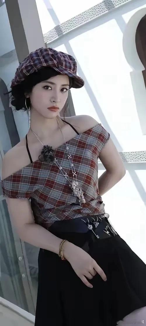 1.沈月因为王鹤棣我不舒服发言事件，不止路人缘，她的商业价值也突然提高了。马上就