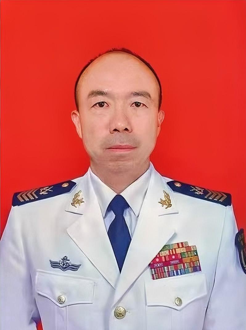 从工地打工仔到海军兵王，这个河南农村小伙，用28年活成普通人的顶配

信源：《最