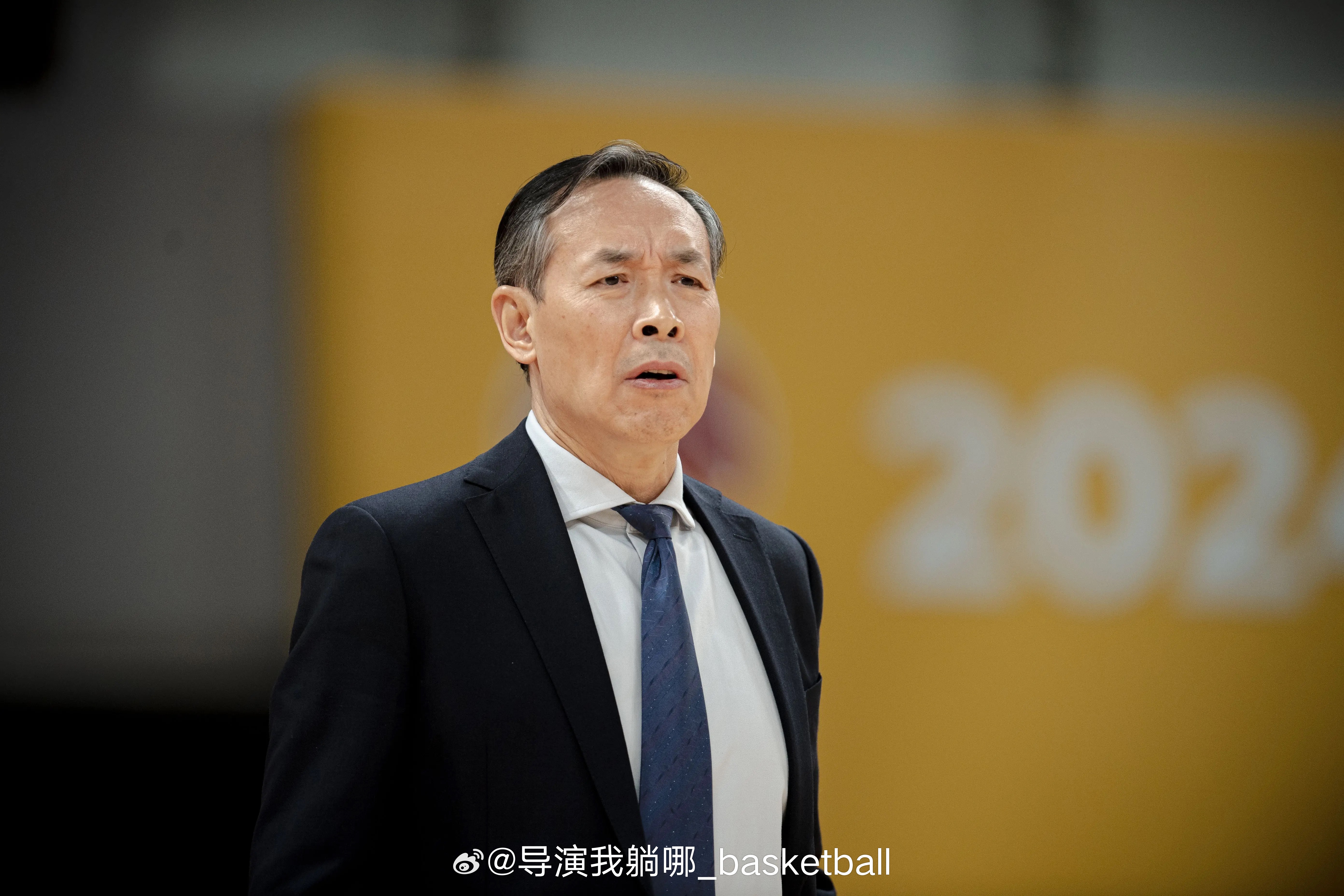 北京男篮主教练许利民在球队公开训练中充满信心：没什么好说的，今年我们各个方面人员