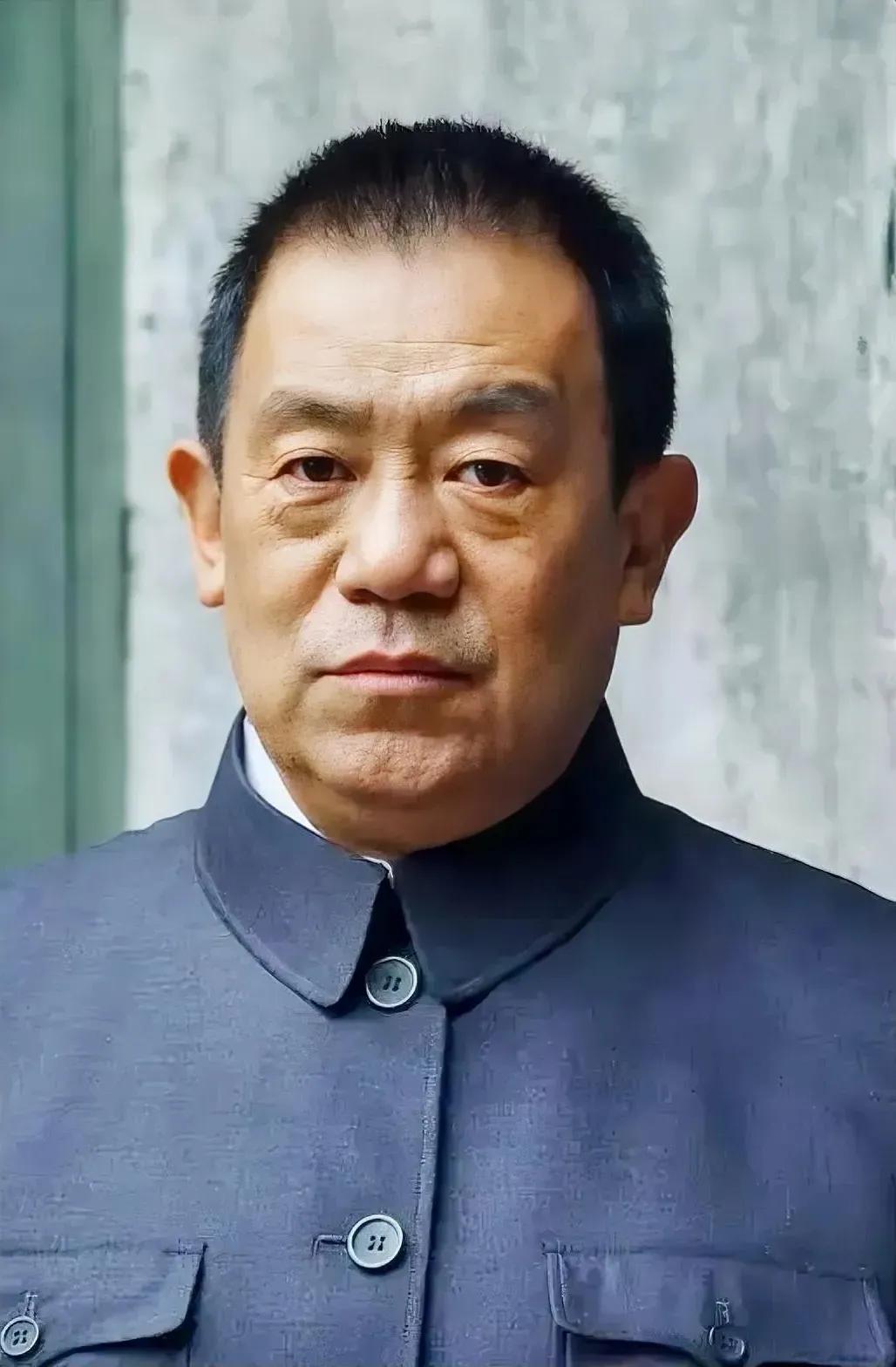 看到这则消息，心情非常沉痛，白发人送黑发人，高明老师已是八十多岁的老人，他儿子高