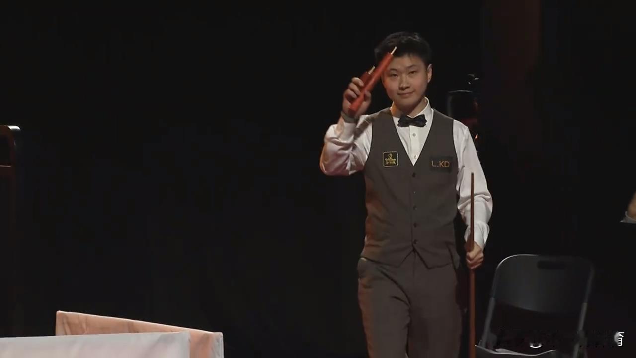 荡气回肠！赵心童逆风翻盘！连续两杆破百！5-4大逆转战胜塞尔比晋级斯诺克世界大奖