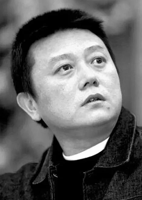 王朔说过：“人的起点，都是娘胎；终点，都是棺材；中间就是人生；钱是通行证；权是指