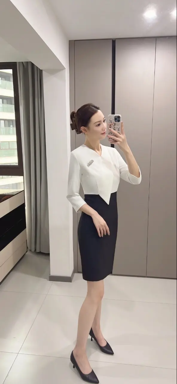 售楼部案场客服工作服连衣裙。