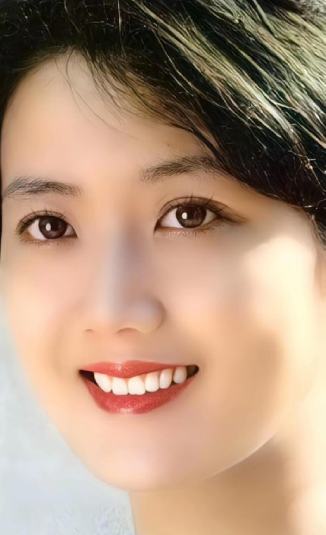 曾经红极一时的明星美女李秀明，如今她的现状也颇受大家关注。
李秀明是双料影后，在