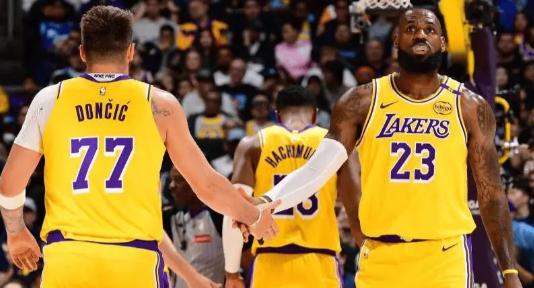 湖人心烦意乱啊！
 
湖人迎来无比赛的休赛日，本该是调整备战的好时机，可球队上下