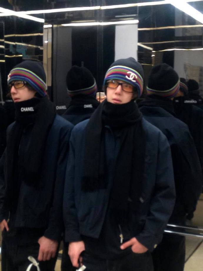 王一博归来仍是潮男 王一博归来仍是潮男，完全高质量男头啊 