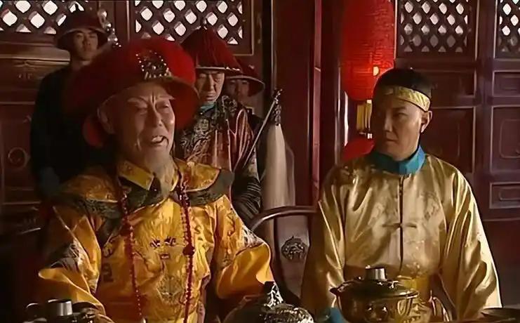 乾隆在弥留之际，交代遗言时，无论嘟囔什么，旁人一概听不清，唯有和珅对答如流，一旁