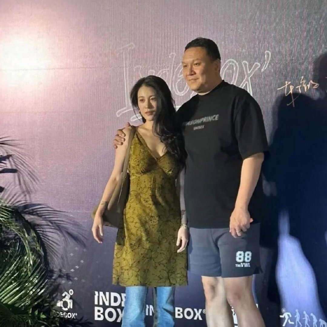 事实证明，头发放下来更好看 