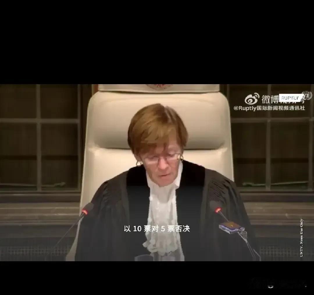 军事上的接连失利，在道义、国际法面前，乌克兰也遭遇重挫。俄乌军事冲突的性质，联合