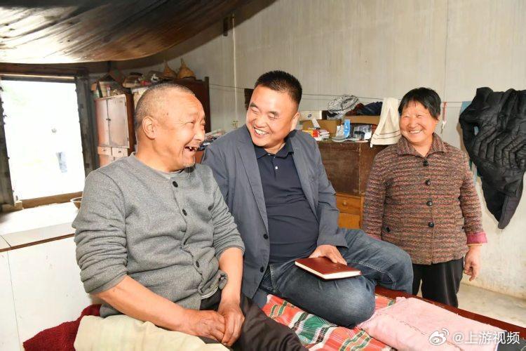 #庞富强因2元爱心餐获评中国好人#【一碗热饭一份陪伴，他获评“中国好人”】#2元