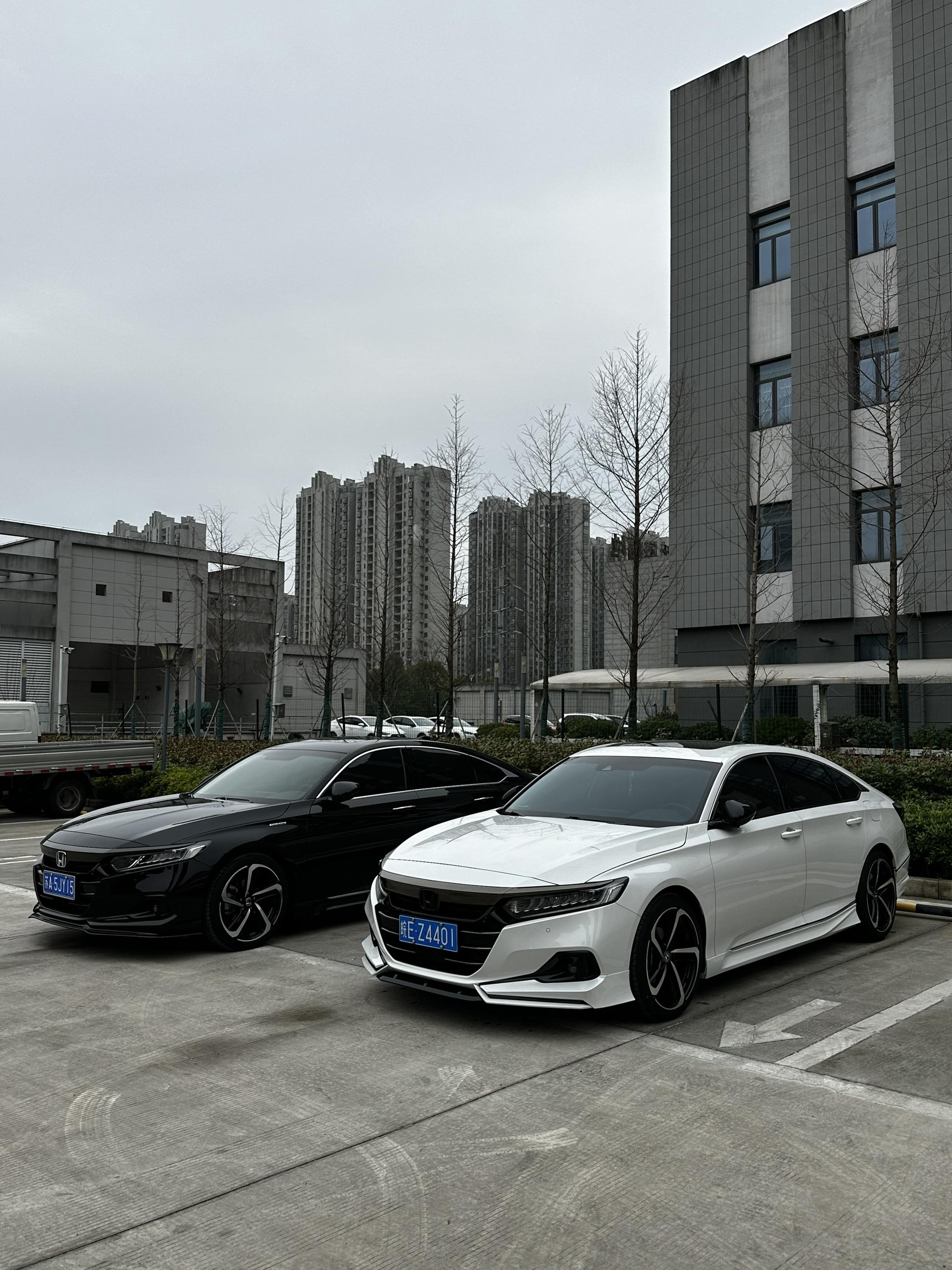 我不停感叹时间流逝太快 但突然发现我们也一起走了很远的路