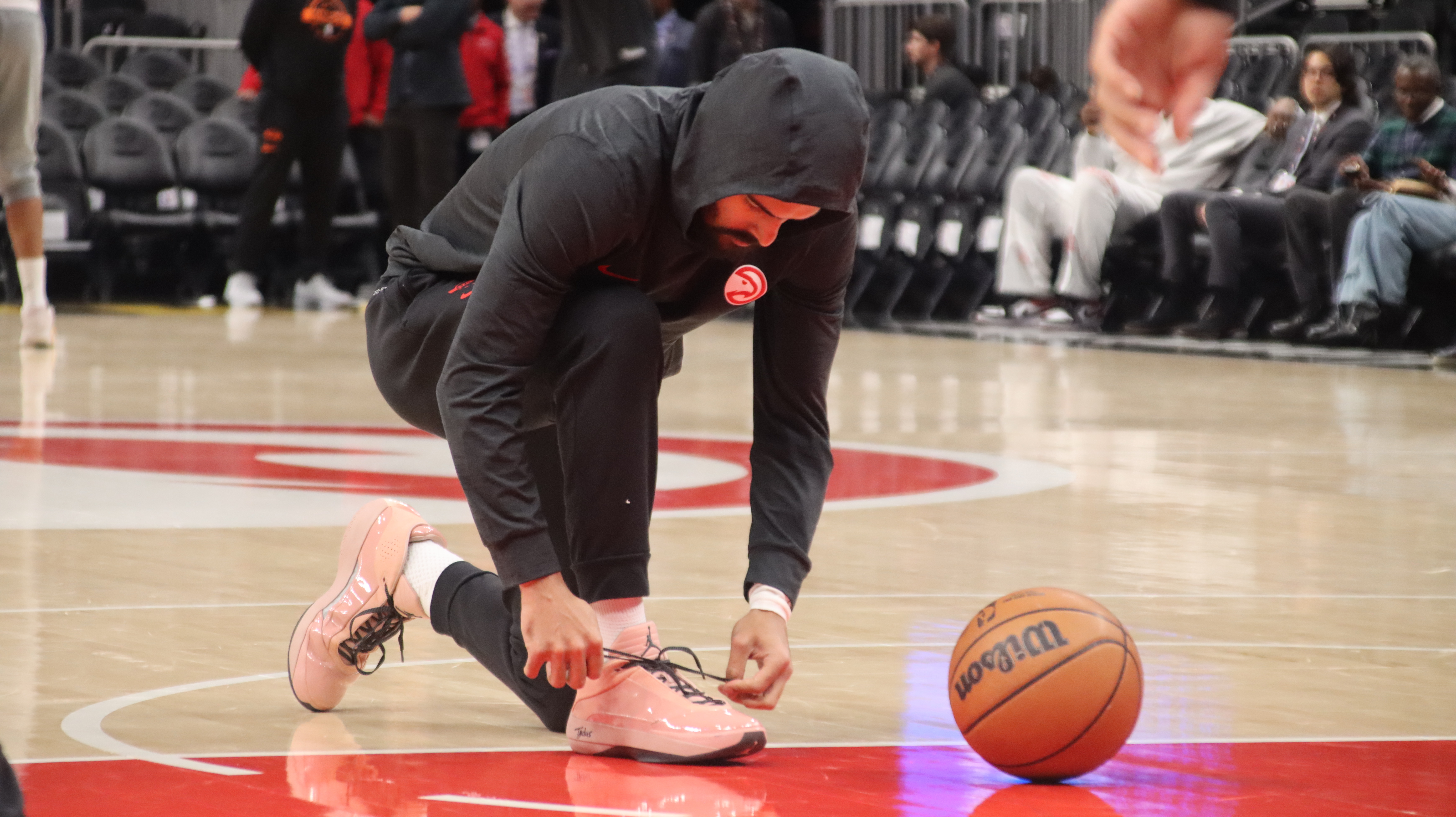 前方报道赛前的特雷-杨chinahawks // 亚特兰大老鹰