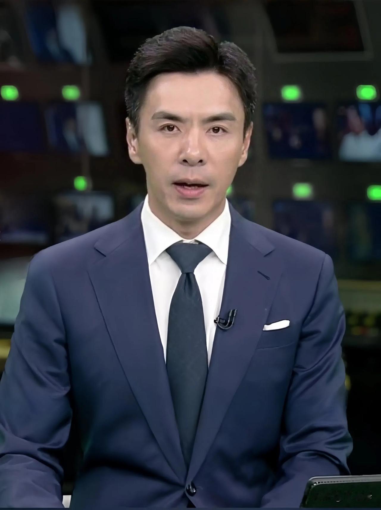 黄杨钿甜事件进一步升级，权威媒体毫不兜圈子，三个疑问直击重点∶

1，黄杨钿甜的