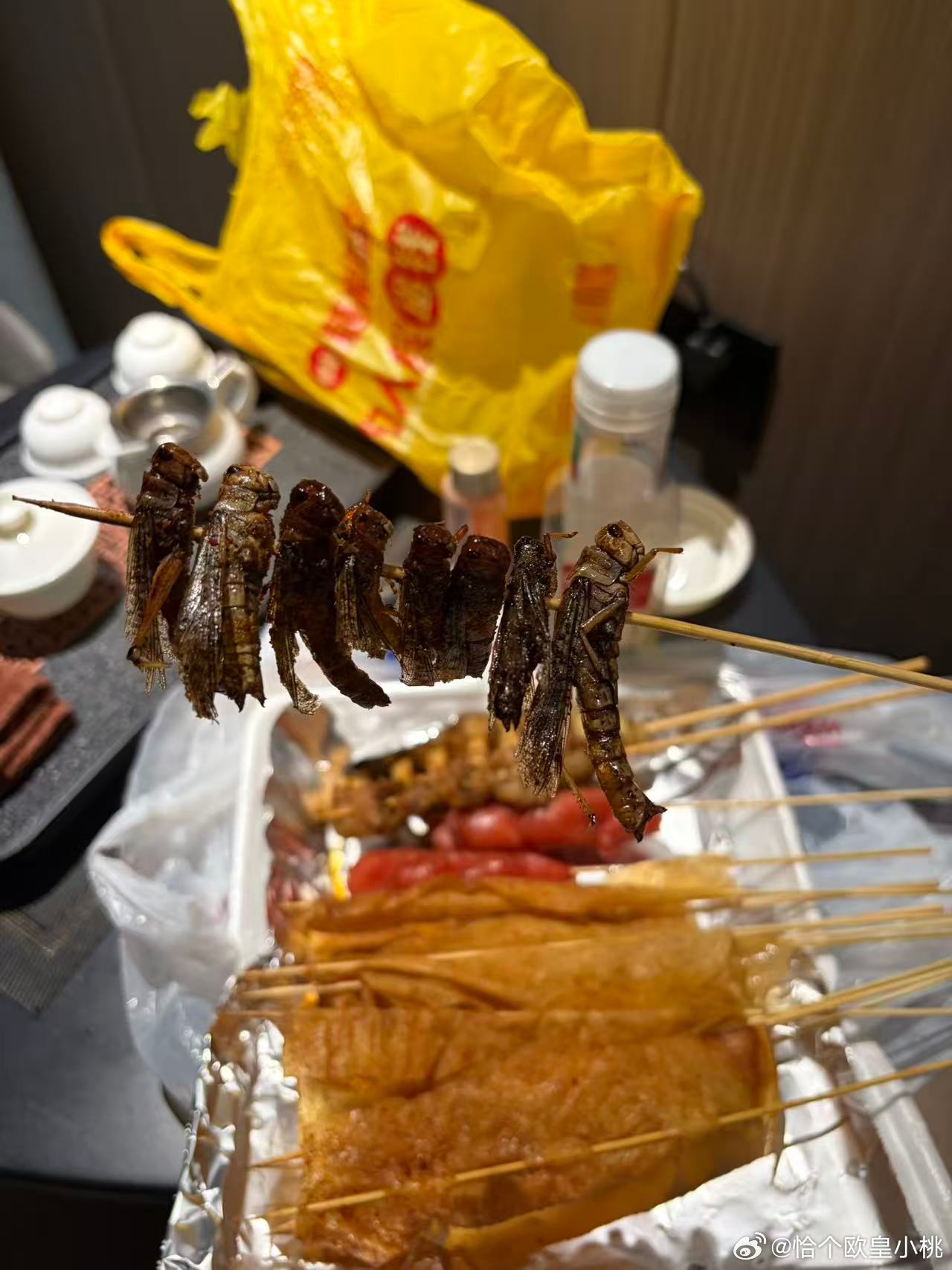 就像在吃油渣一样。。不知道是不是点到了不会做的店 