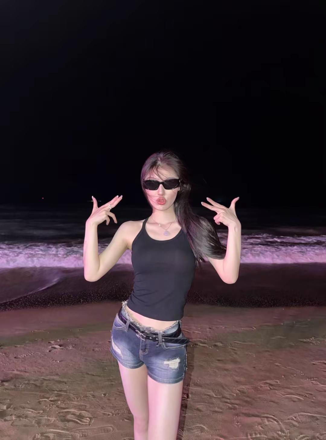 💕爱意随风起。自由感拍照 美女 辣妹 美女自拍