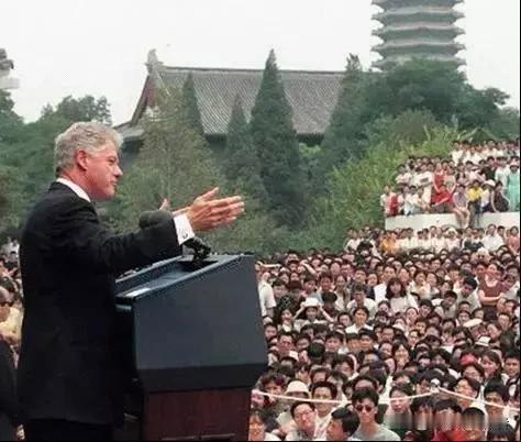天坛一方留言册，藏尽一位外交老者半生格局与千古华夏风华。走过无数国际风云，历经世