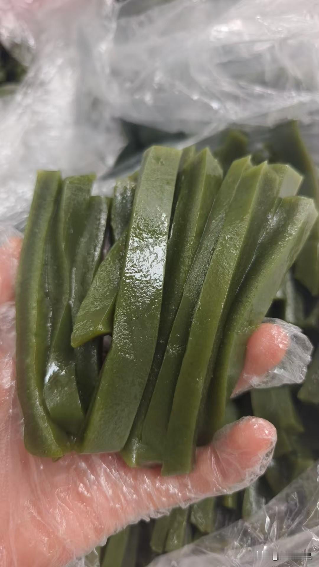 今天尝试了钦州特色春日小吃——垃圾籺，这名字听起来有点“垃圾”，但味道可不垃圾！