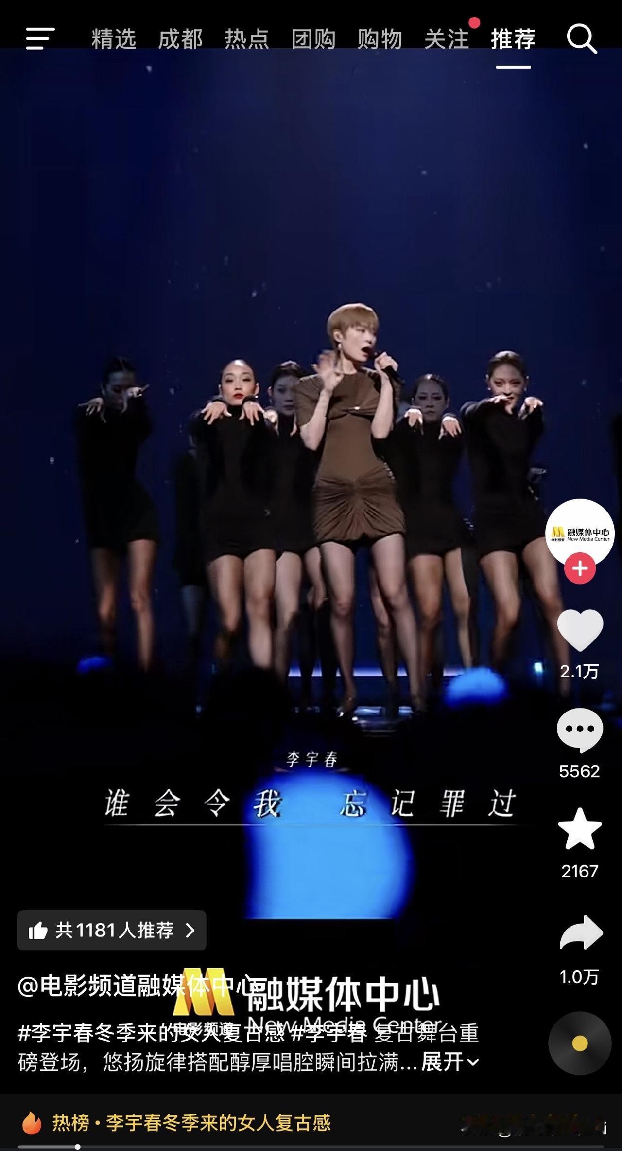 只有80后才懂，李宇春现在的打扮和当年超级女声夺冠时的反差到底有多大。
你看她现