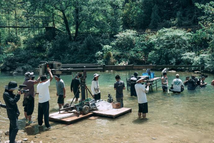 侯鸿亮感谢肖战让得闲有了光得闲谨制大年初一上线 侯鸿亮发长文回顾电影《得闲谨制》