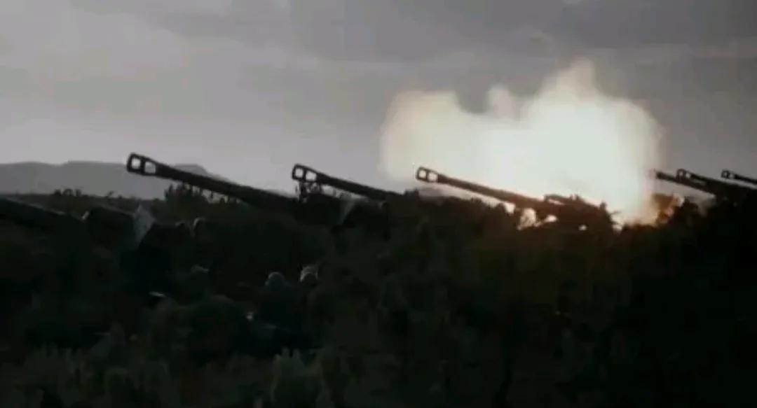 对越自卫反击战时，东方阵营在苏联带领下一边倒地支持越南，只有朝鲜支持中国谴责越南