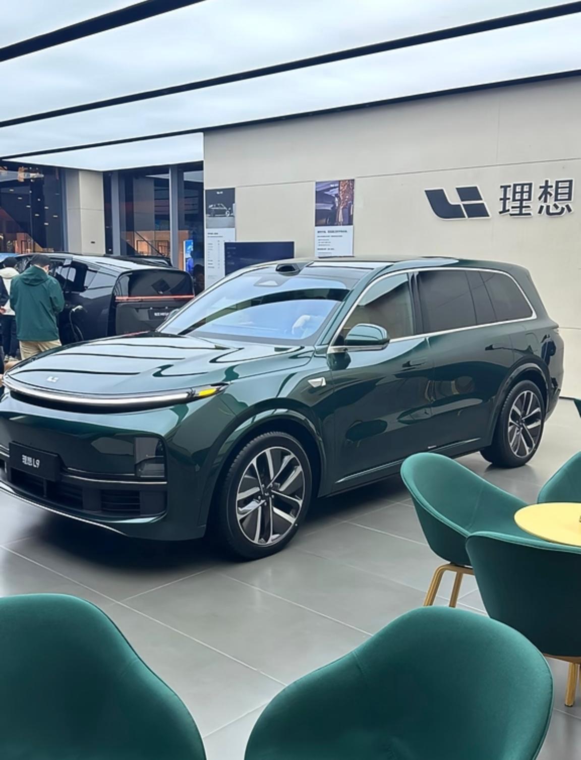 上到40万级车，要的是一步到位的品质、身份、体验与长期省心，所以我在新势力中推荐