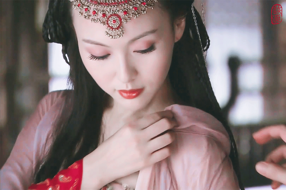 ⭕ 【盘点-从衣服向上推镜至人脸】☽ 感觉衣服面料越好看 这类镜头越好看～～～[
