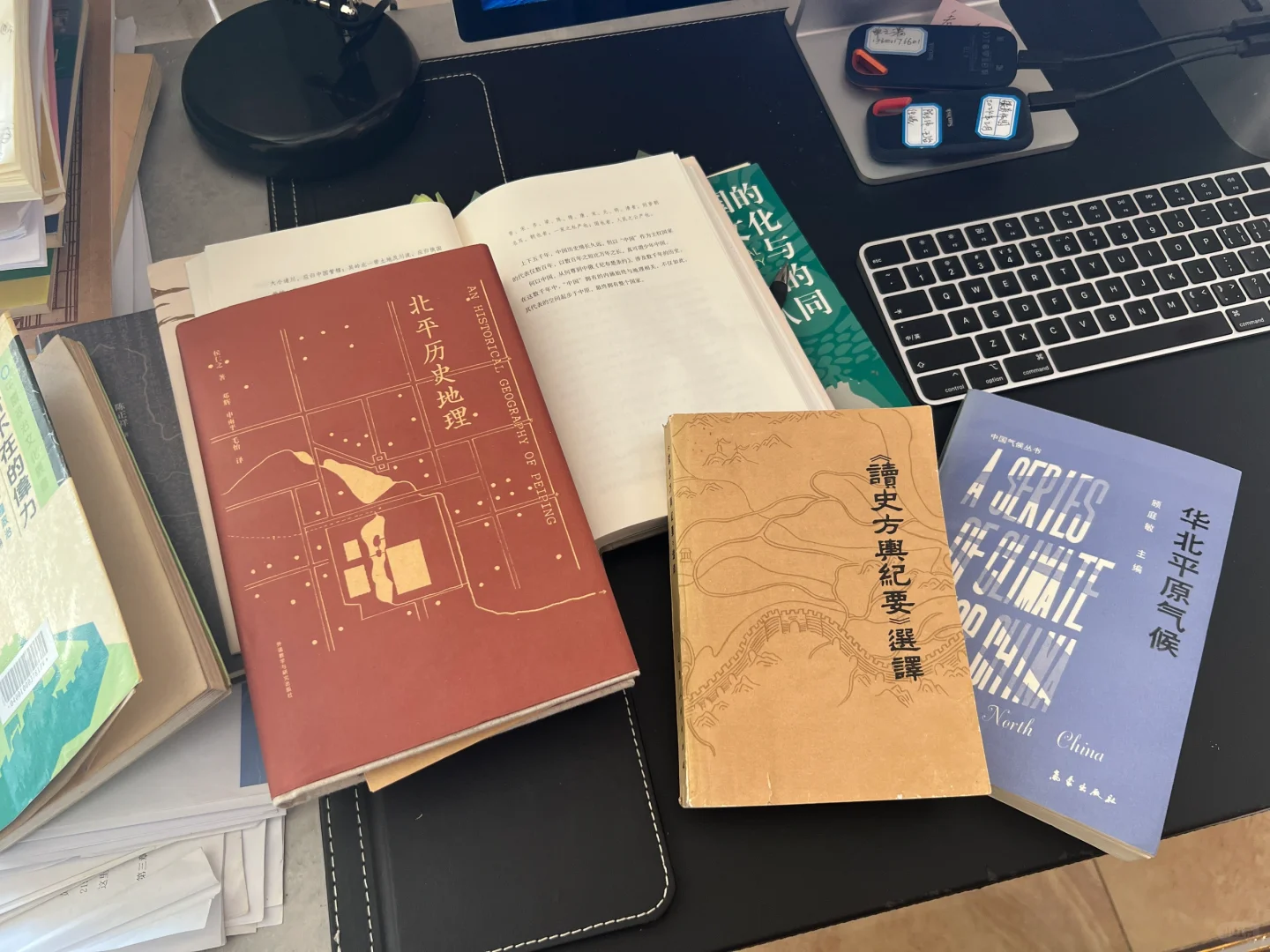 在厨房竟然发现一本打开的书