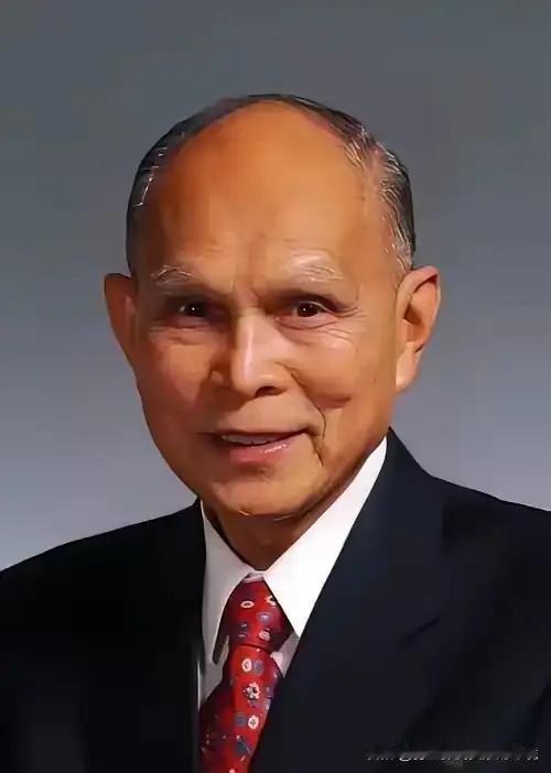 1950年，霍英东送给志愿军的货物被海盗劫持，那一刻，仿佛时间都凝固了。海盗用枪