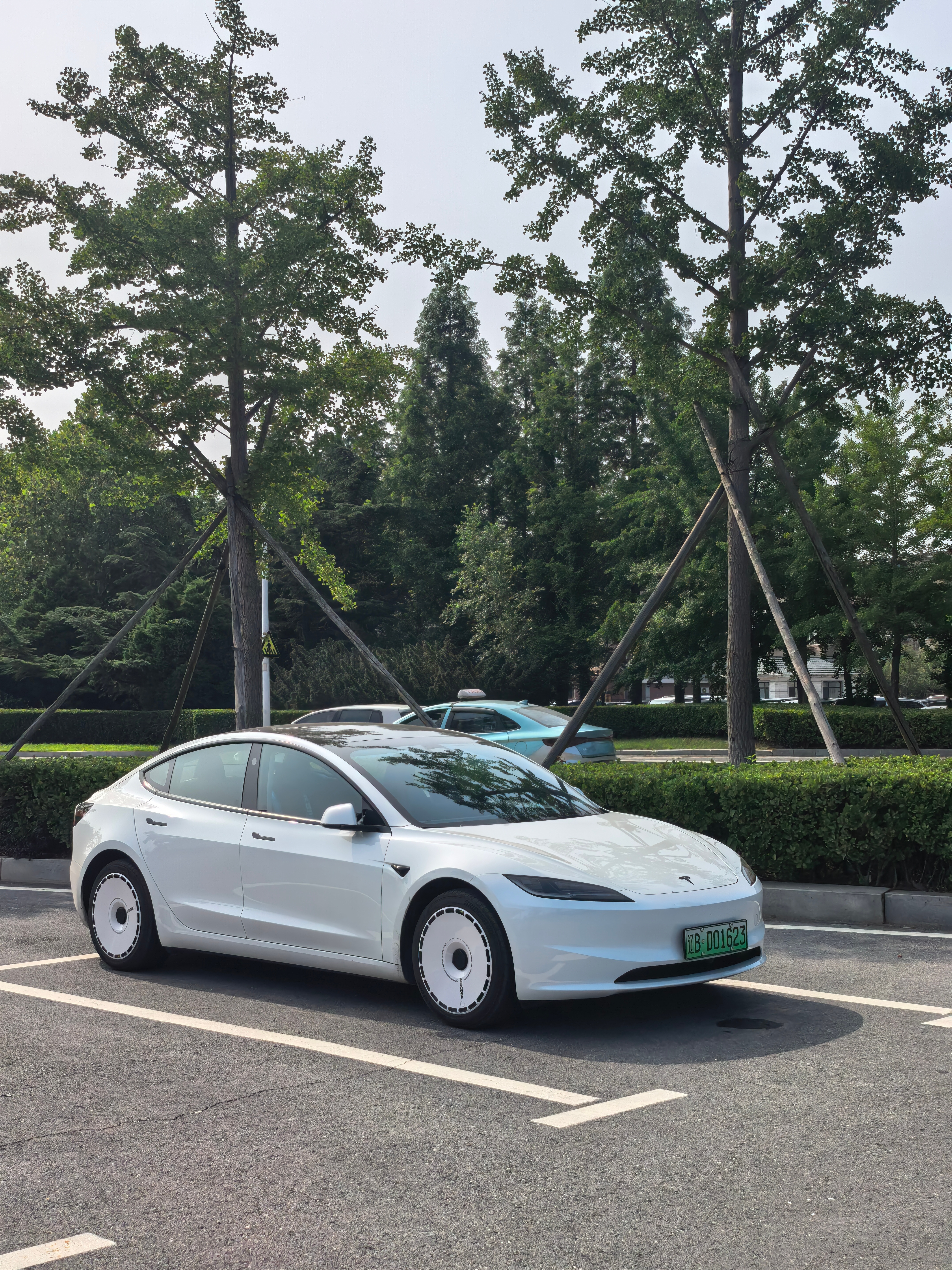 任何车卖的好都是有原因的小王的 Model3四个月 六千公里他说，这是最好开的车