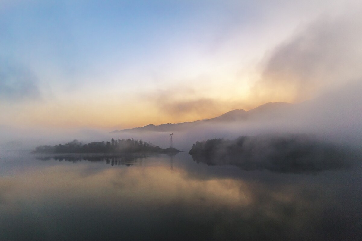 今天过后可能还会有很多谣言之类的信息被澄清。整个丁卯月的信息真假，就好像让人陷入