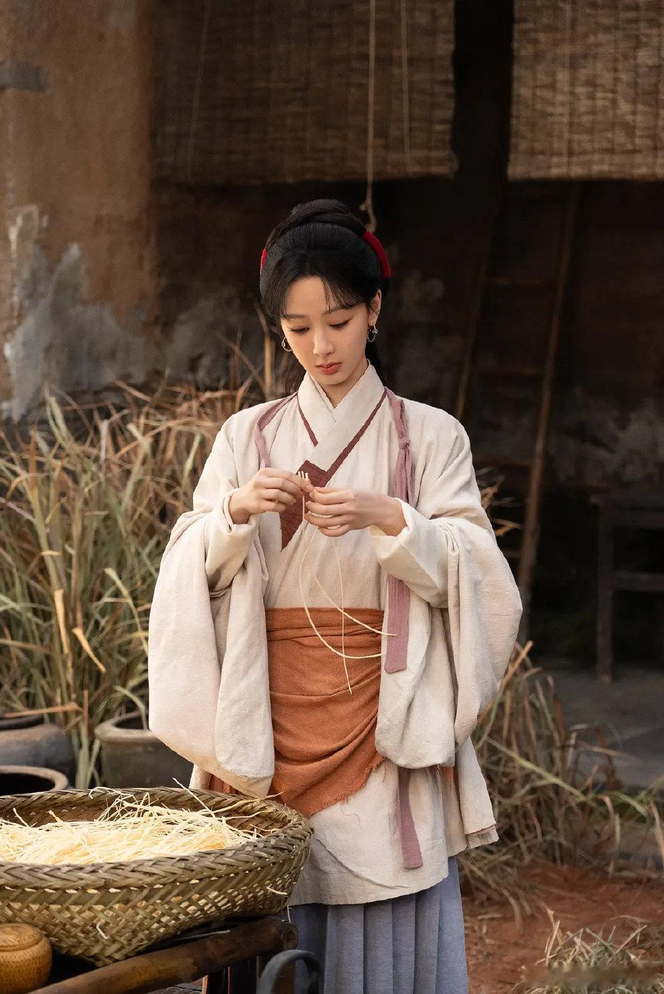 家业杨紫 韩东君主演的《家业》暂定5.25在爱奇艺播出怎么感觉近几年杨紫的剧都往