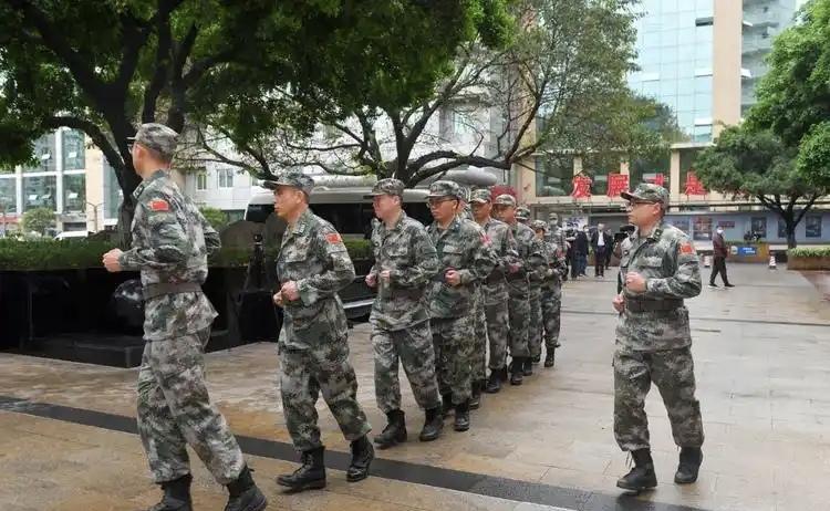 13名中国军医远赴埃塞俄比亚：一年坚守，点亮非洲高原生命之光
 
5月16日凌晨