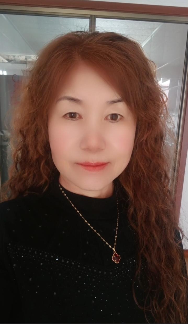 我感觉我哪也不差呀
怎么老头看见我
都躲得远远的？
好像我能骗他们钱财似的
真是