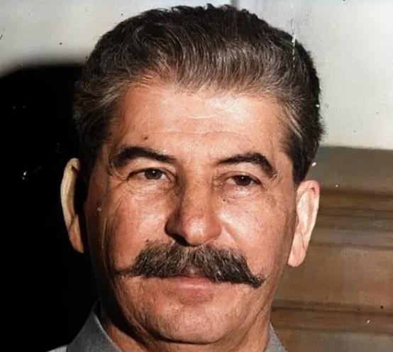 1941年日本偷袭珍珠港后，斯大林高兴的跳了起来“太好了，这群黄皮猴子干的真不错