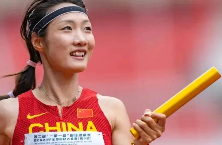 就和自己比，亚锦赛结束了，但是大家依然记得这位安徽姑娘李玉婷，1米72的身高，今