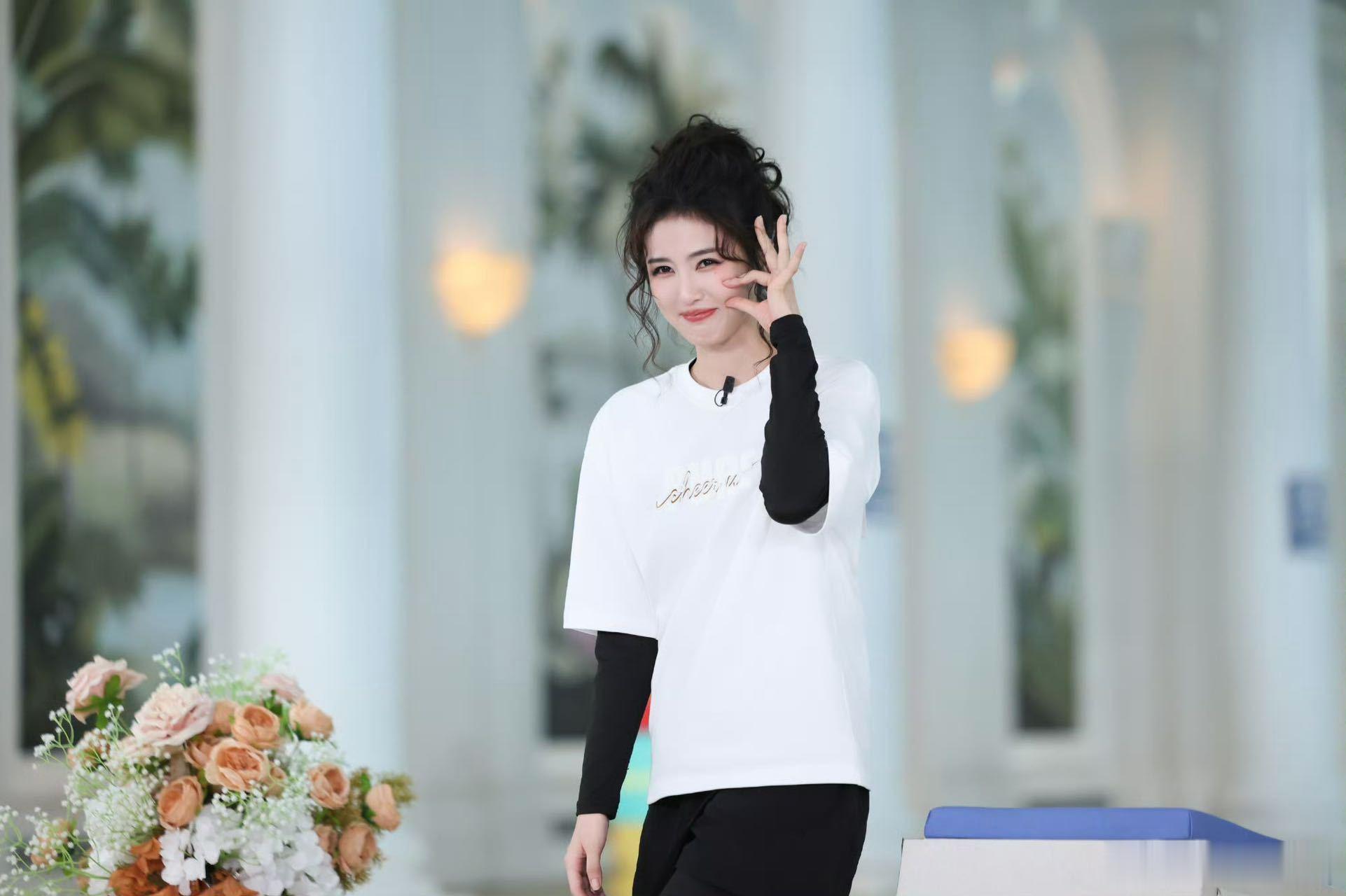 白鹿范丞丞李晨合围李昀锐 白鹿范丞丞李晨围攻李昀锐奔跑吧   《奔跑吧》这段追逐