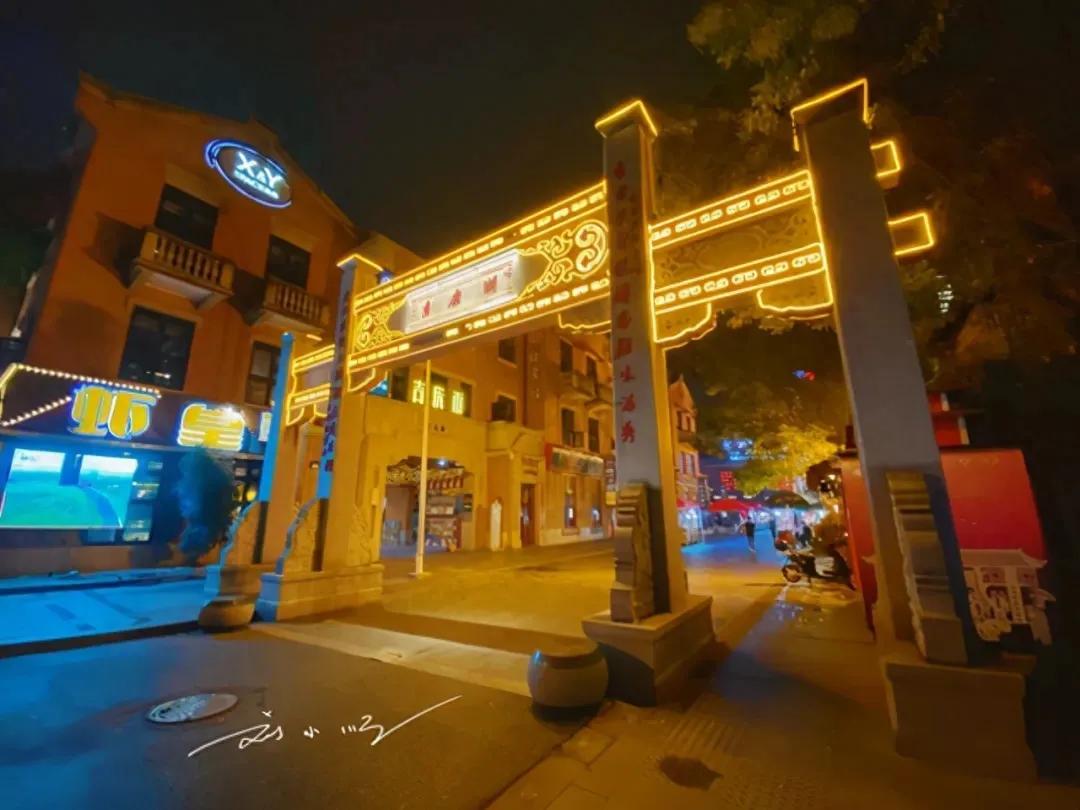 这里曾经是武汉最著名的夜市街，为什么升级改造后却人气不再？

这里是刘小顺的旅行