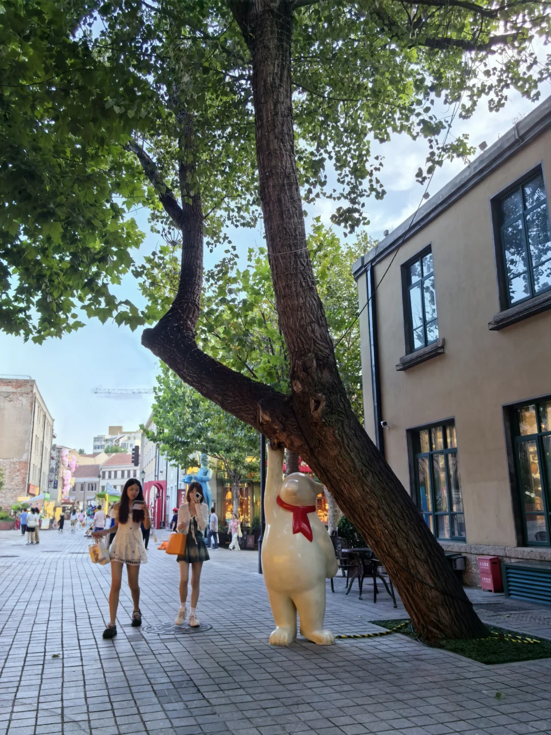 青岛的夏天都热冒烟了