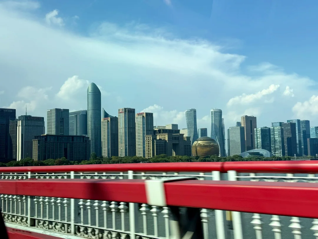 我想知道全国上下还有哪里在过 35 度。