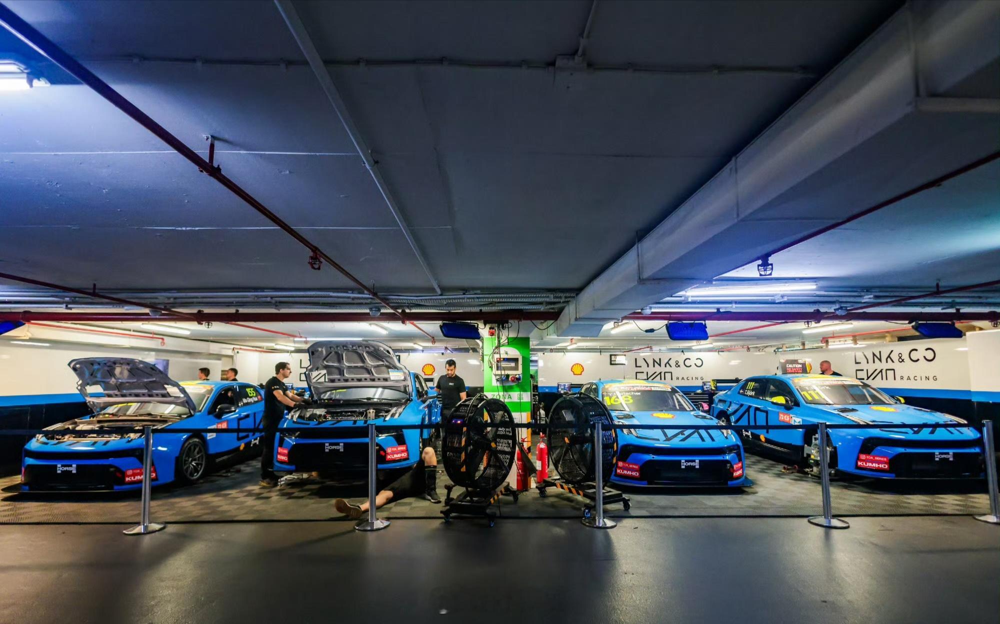 中国首款自研量产TCR赛车亮相朋友们还记得我之前分享的领克03+TCR赛车吗？领