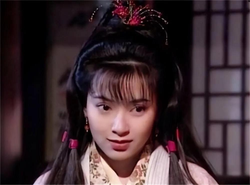 郭芙是神雕里最爱杨过的人，而杨过的初恋也是郭芙，可黄蓉和江南七怪的柯镇恶一直都对