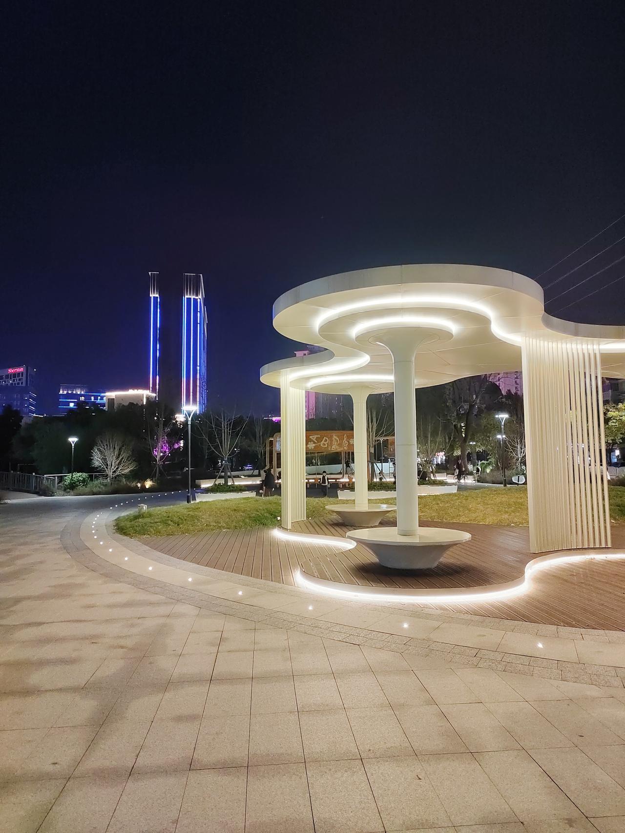 有人说过，所谓幸福不是拥有的多，而是索取的少。亿万富翁可能不会比普通人快更快乐，