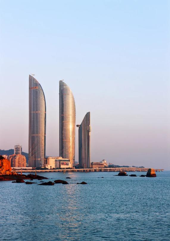 福建：充分发挥厦门经济特区对外开放的外溢效应，辐射带动漳州、泉州等城市，推动厦漳