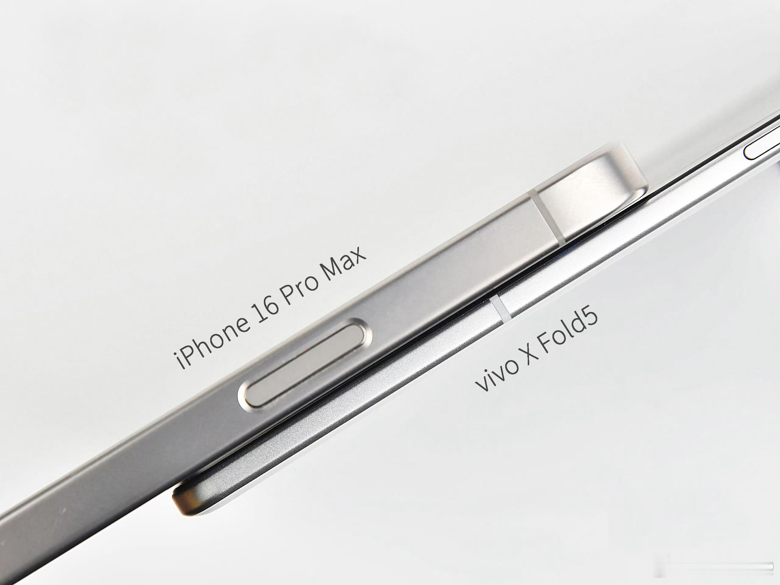 vivo X Fold 5这么薄吗？？？折叠起来不知道有没有iPhone  16