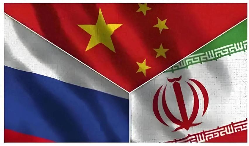 俄罗斯要让伊朗封曼德海峡？转头先给中国交了底。
 
德黑兰的街头挤满了人。从7月
