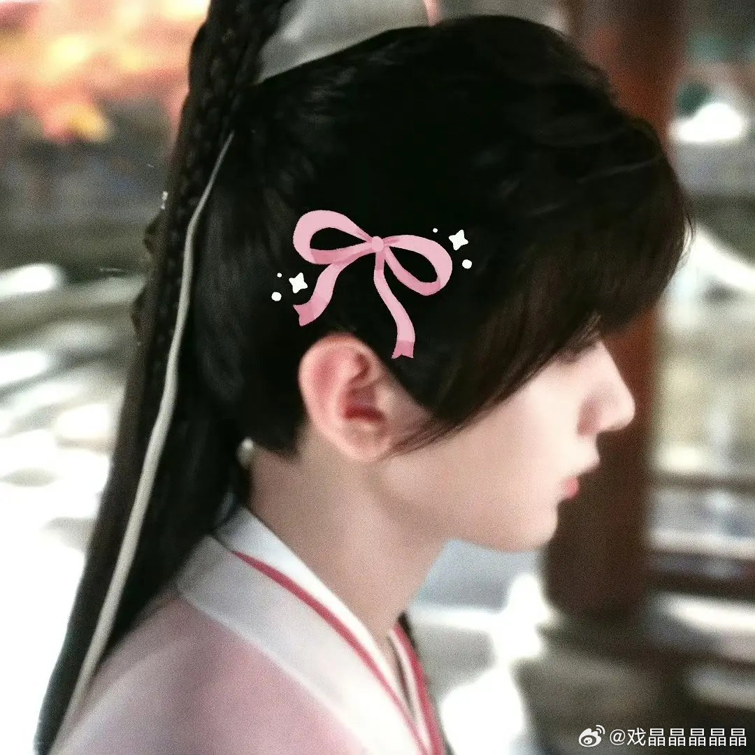 老の还是太糊了，要不然粉底液侠客就该出圈了当时，他要感谢他永远破不了圈。 