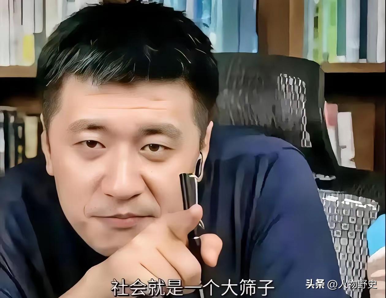 张雪峰戳破现实：社会这把筛子，藏着最直白的生存道理

张雪峰说：“社会就是一个大