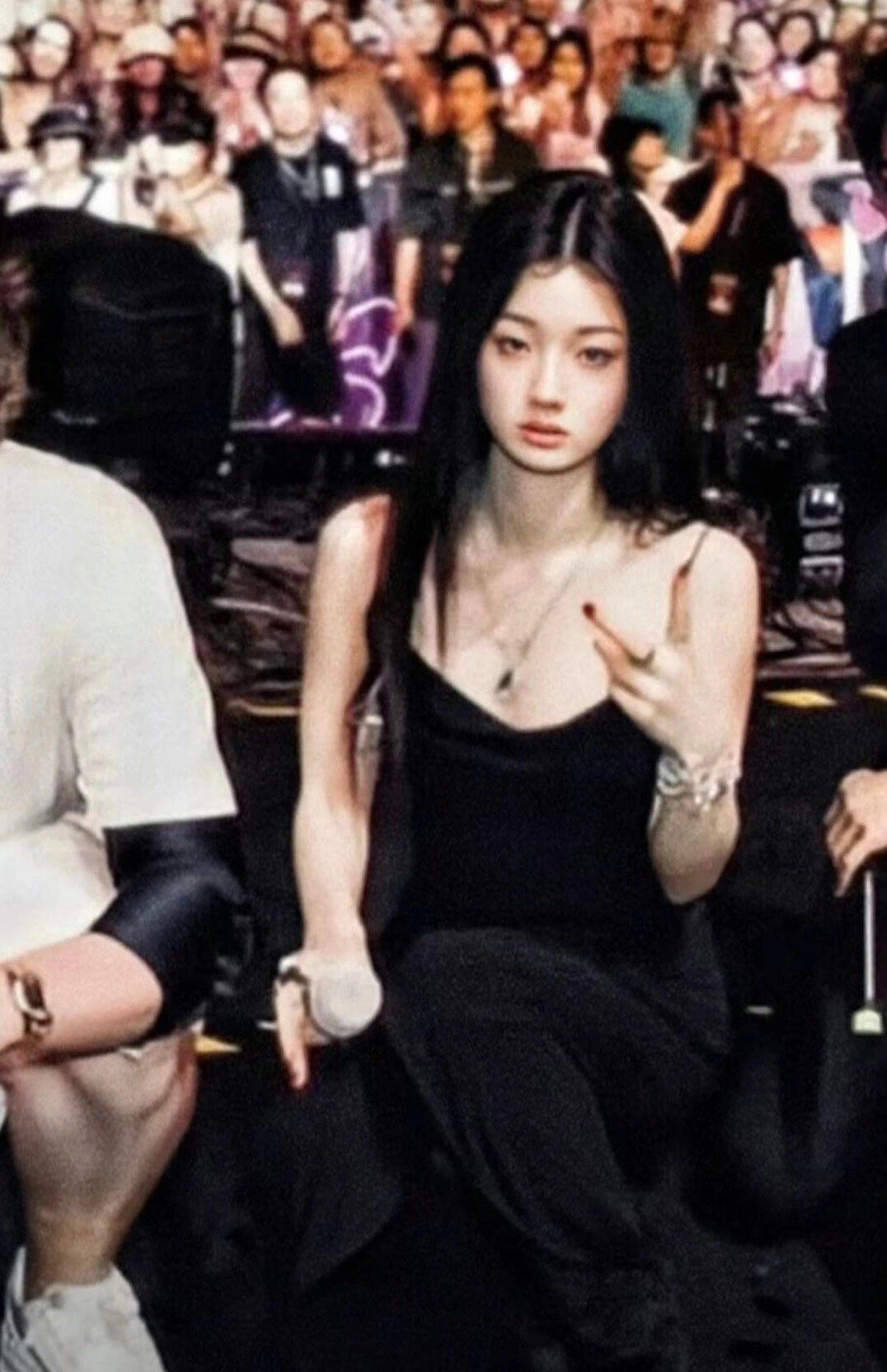 别说单依纯唱永不失联的爱哭了 谁听谁哭啊😭希望她可以一直唱下去，给我们带来更多