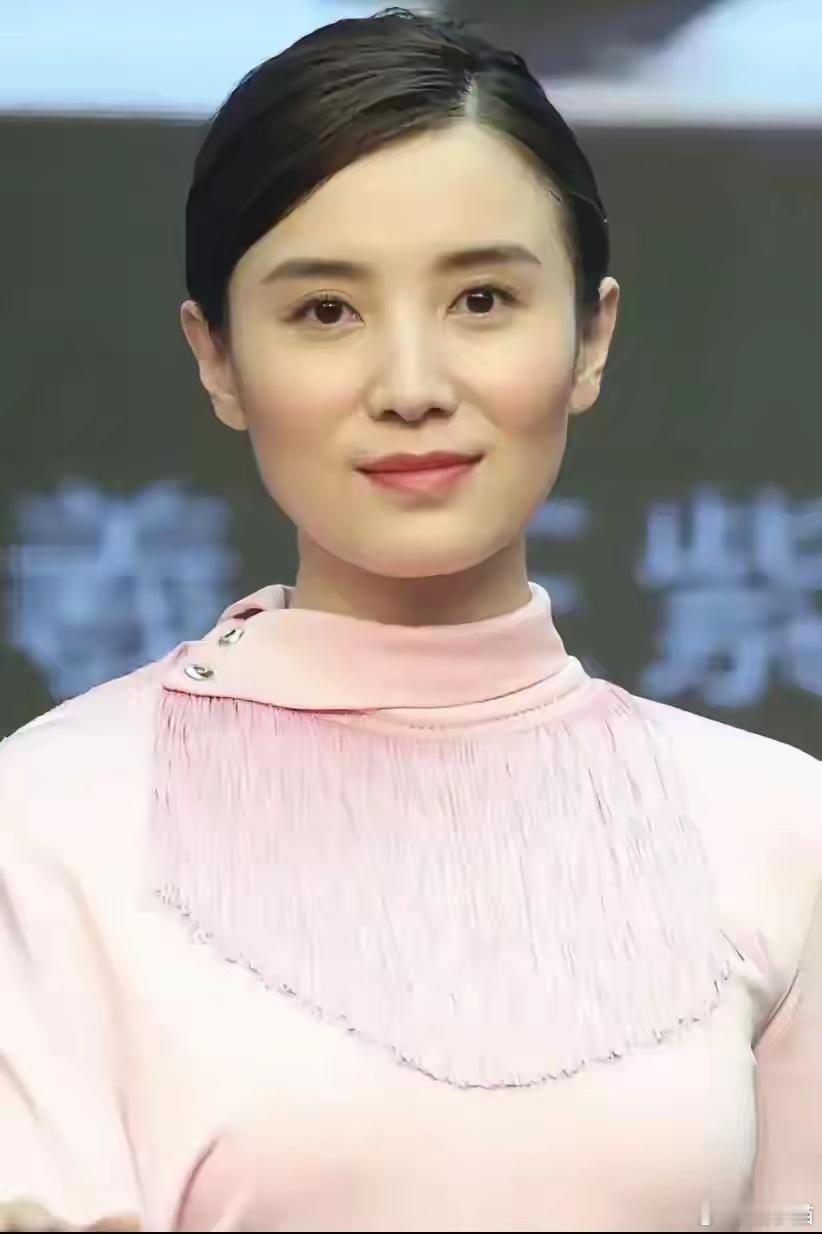 宋佳，大概就是王伟这一生，遇见最优秀，最漂亮的，她曾多次拿奖，而这次又获奖，这一