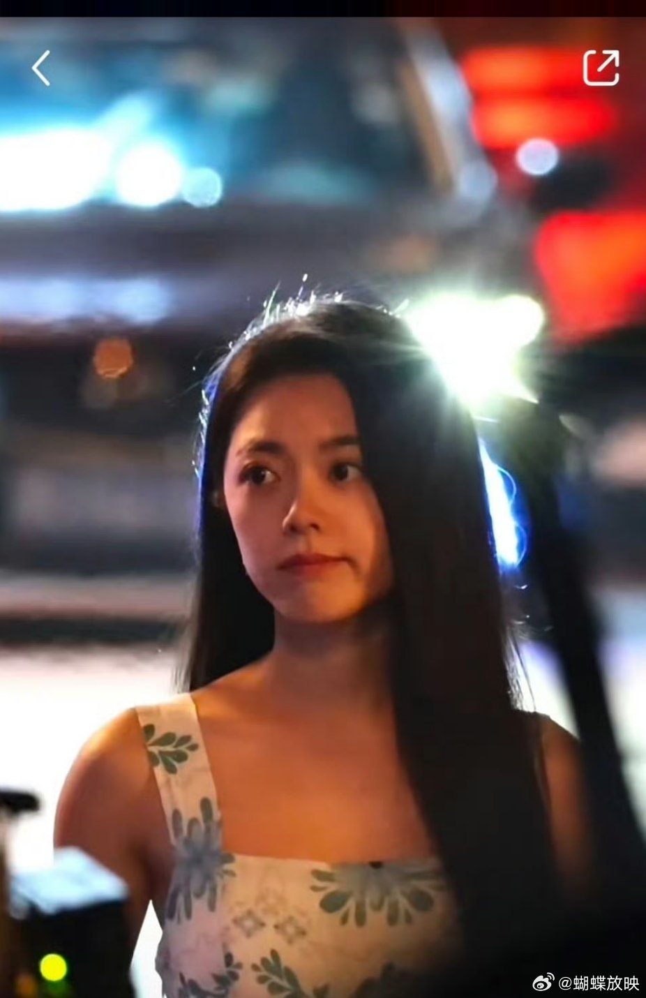 赵今麦[超话]  诶呀我的小麦子好美啊，但是看着都冷，宝宝别太敬业了吧，我穿大棉